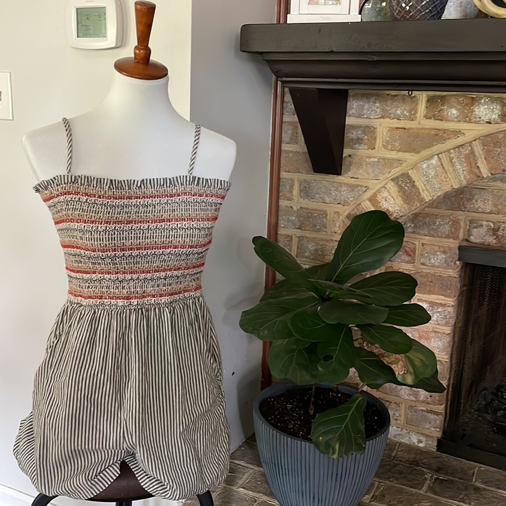 American Eagle adjustable/removable strap romper (M)
